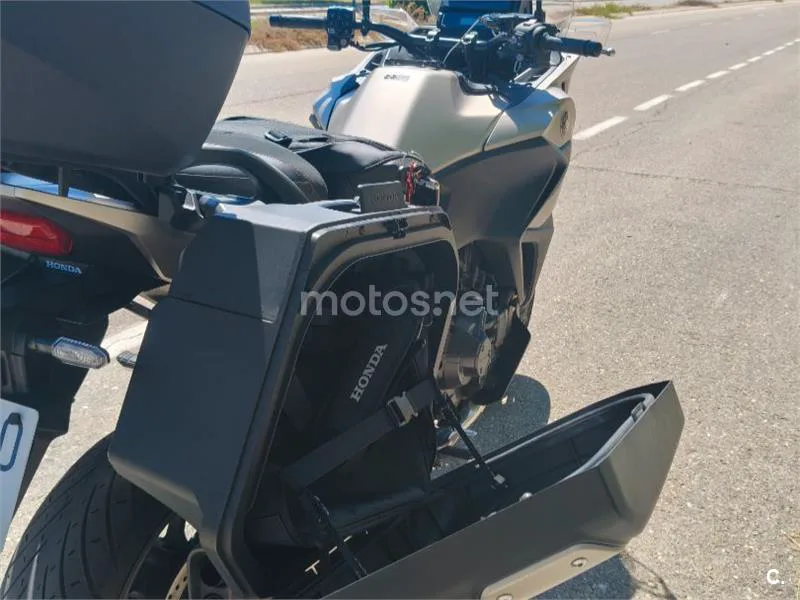 Honda NT1100 - Vista 11