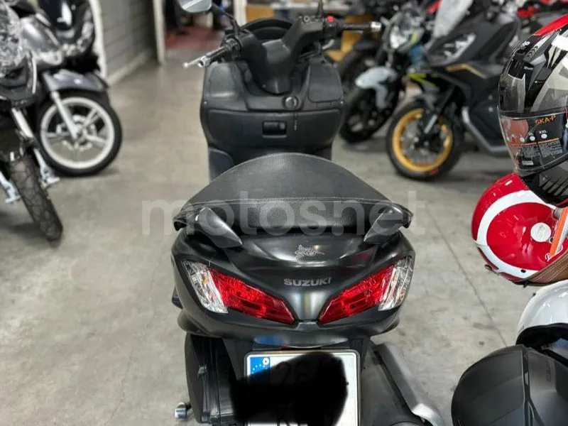Suzuki Burgman 125 2200 € 2018 Cádiz - 1