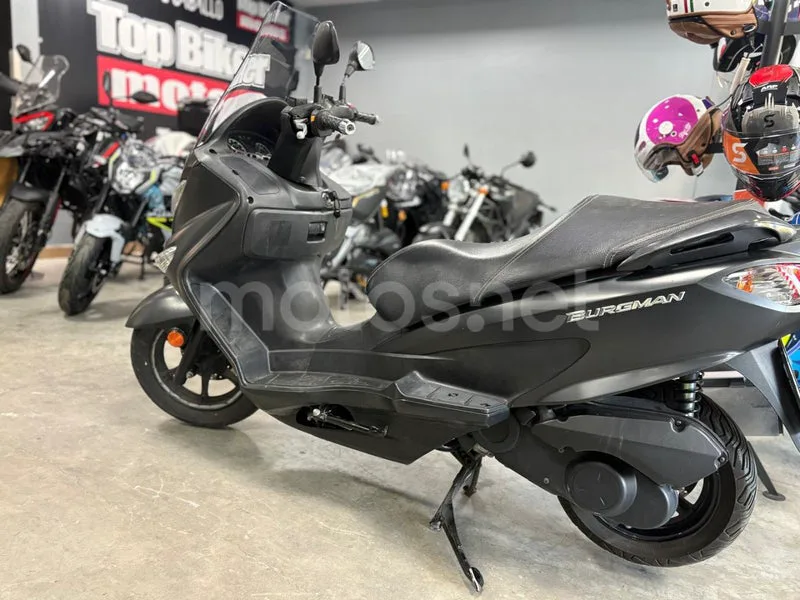 Suzuki Burgman 125 2200 € 2018 Cádiz - 2
