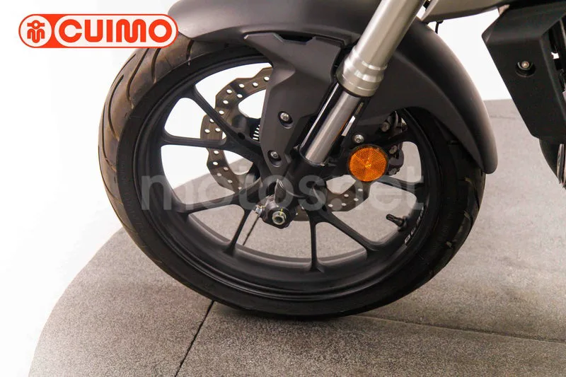 Honda CB125R - Vista 23