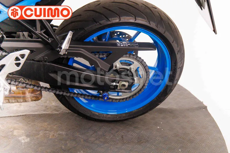 Suzuki GSX-8S - Vista 23