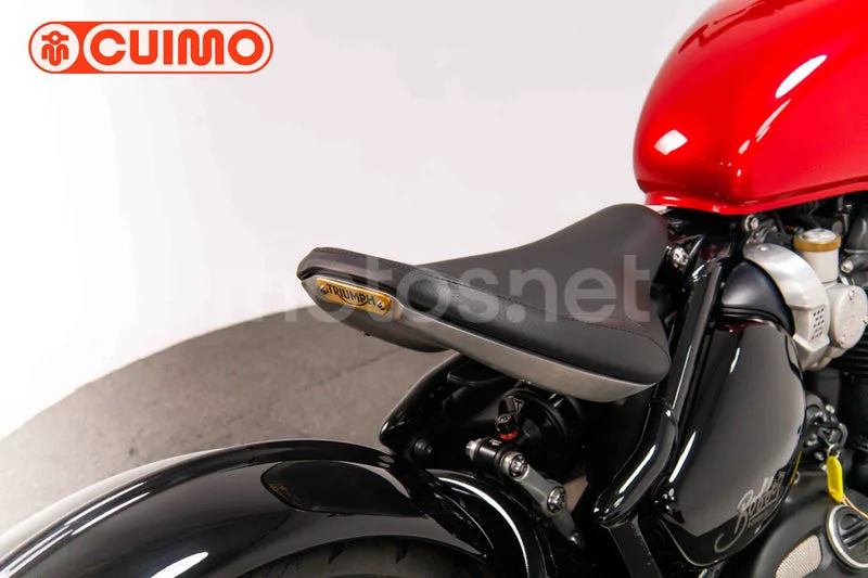 Triumph Bonneville Bobber - Vista 18
