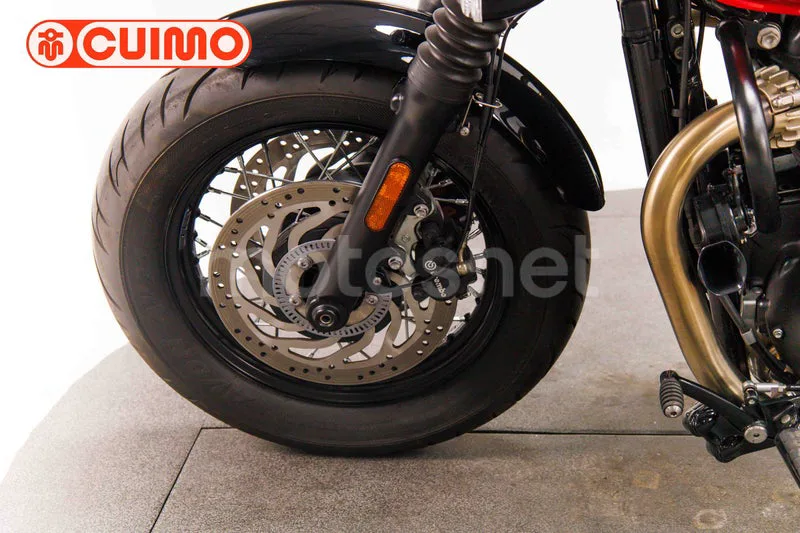 Triumph Bonneville Bobber - Vista 23