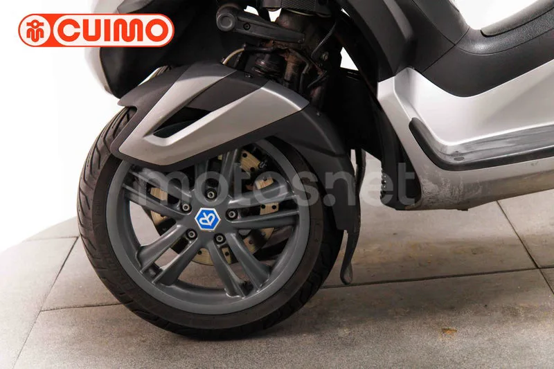 Piaggio MP3 Yourban 300 - Vista 23
