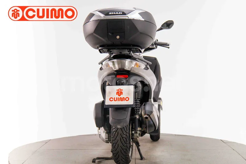 Piaggio MP3 Yourban 300 - Vista 5