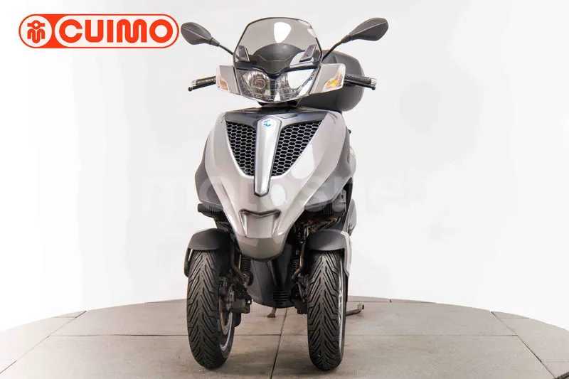 Piaggio MP3 Yourban 300 - Vista 10