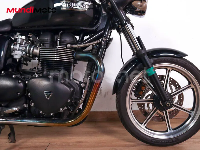 Triumph Bonneville T100 - Vista 39