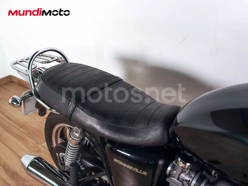 Triumph Bonneville T100 - Vista 40