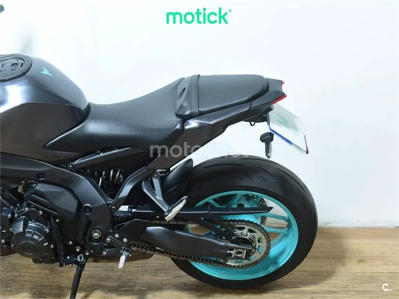 Yamaha MT-09 - Vista 9