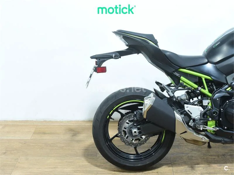 Kawasaki Z900 - Vista 3