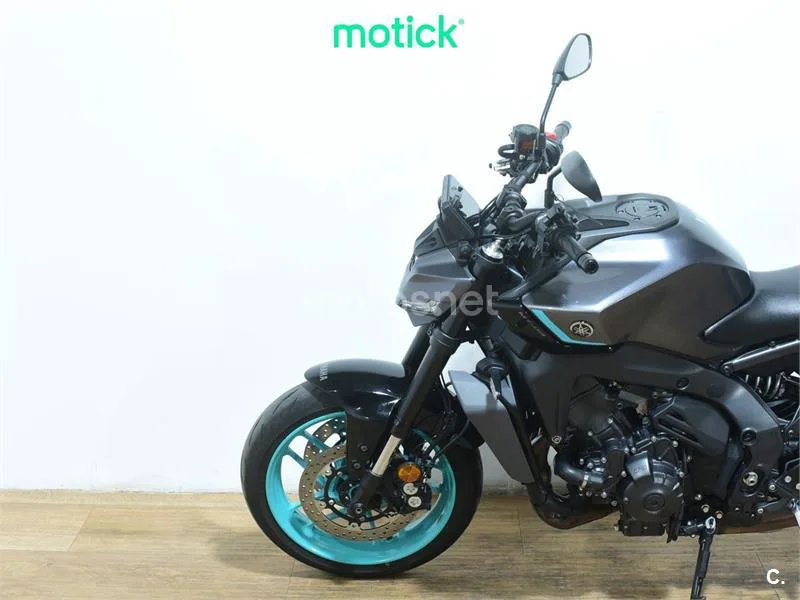 Yamaha MT-09 - Vista 8