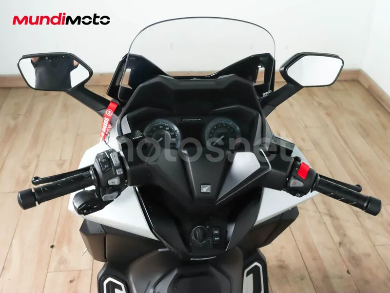 Honda Forza 350 - Vista 11