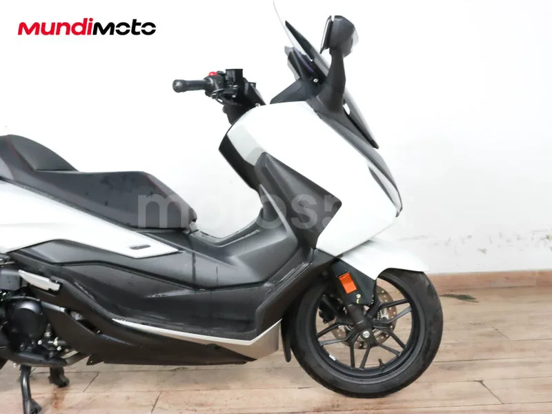 Honda Forza 350 - Vista 16