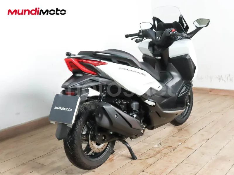Honda Forza 350 - Vista 3