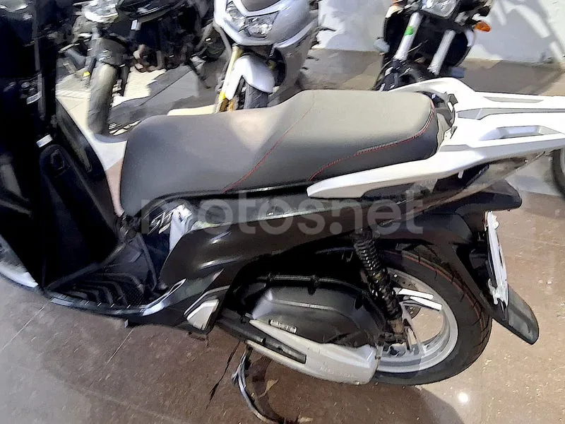 Honda SH125i - Vista 11