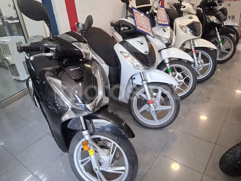 Honda SH125i - Vista 19