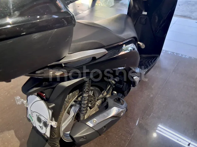 Honda SH125i - Vista 12