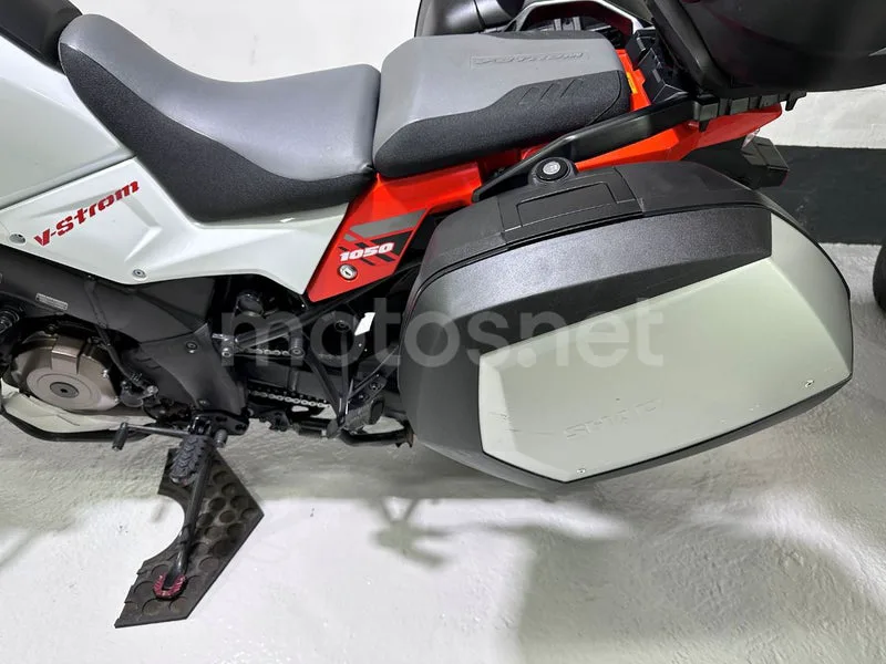 Suzuki V-Strom 1050 - Vista 17