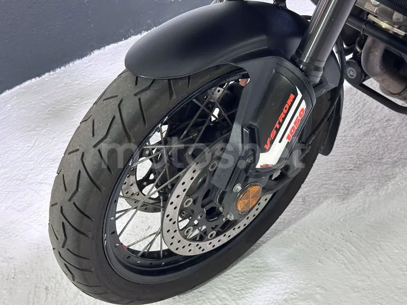 Suzuki V-Strom 1050 - Vista 21