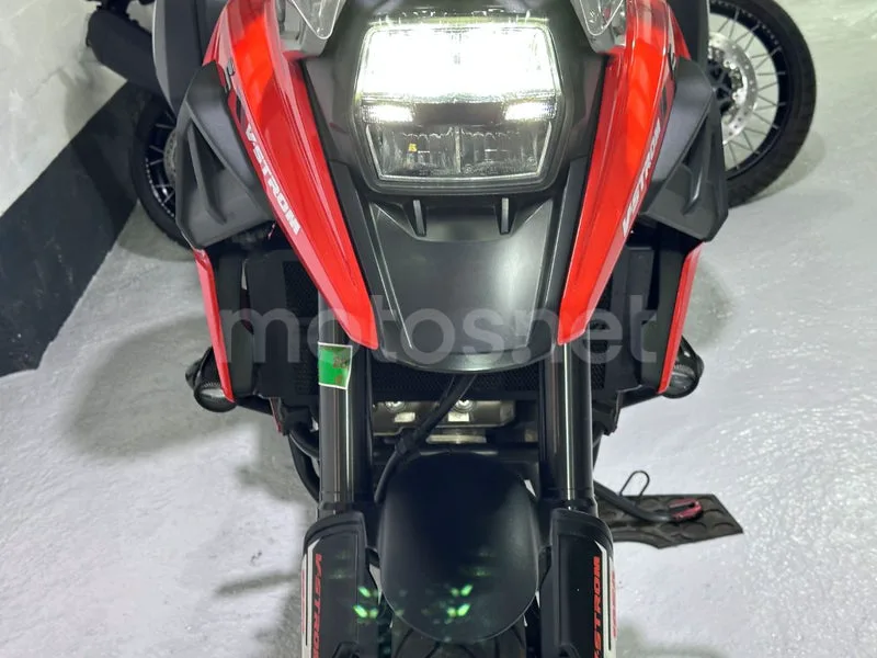Suzuki V-Strom 1050 - Vista 24
