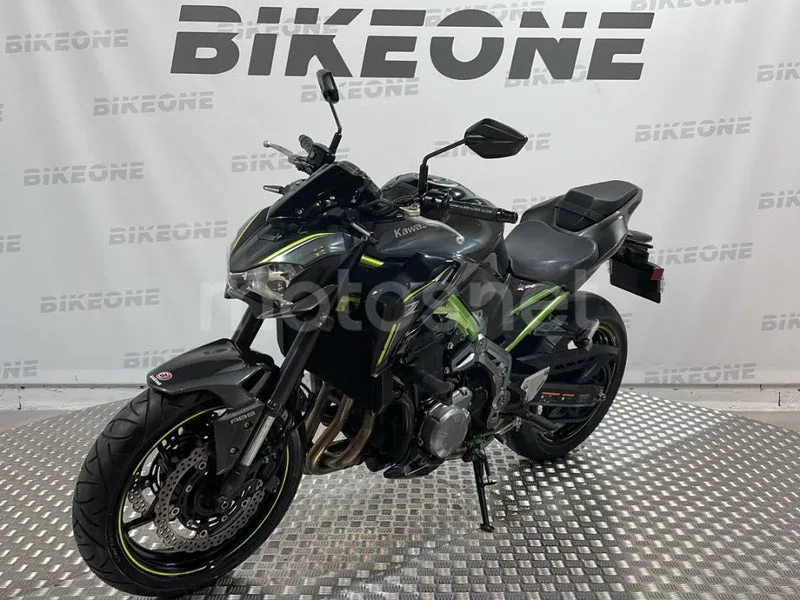 Kawasaki Z900 - Vista 3