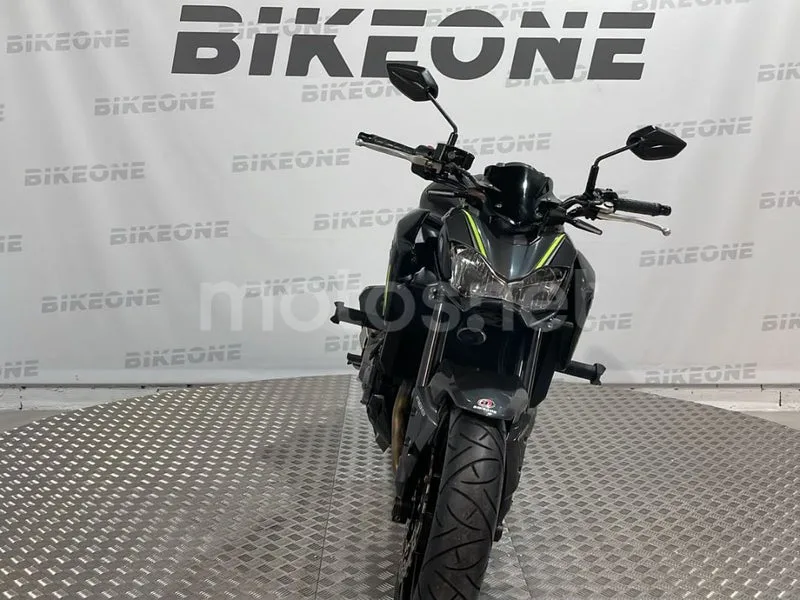 Kawasaki Z900 - Vista 5
