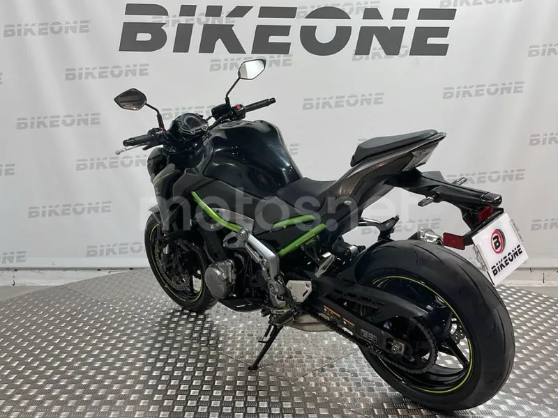 Kawasaki Z900 - Vista 8