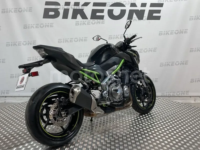Kawasaki Z900 - Vista 9