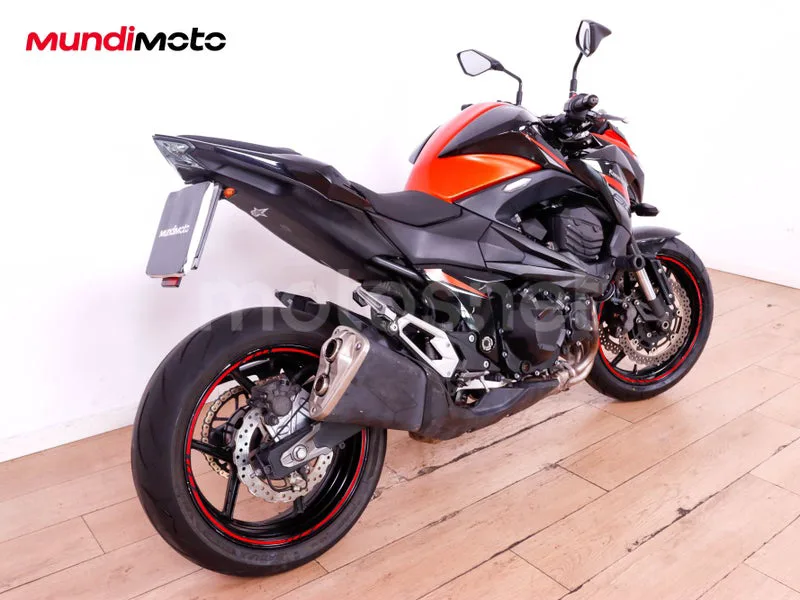 Kawasaki Z800 - Vista 3