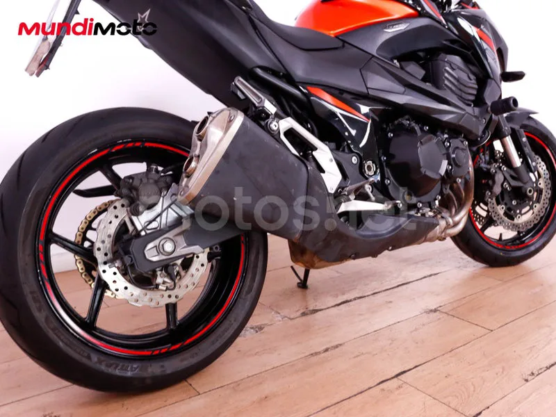 Kawasaki Z800 - Vista 4