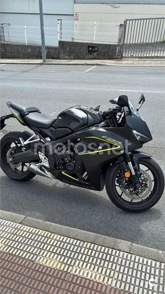 Honda CBR650R E-Clutch - Vista 3