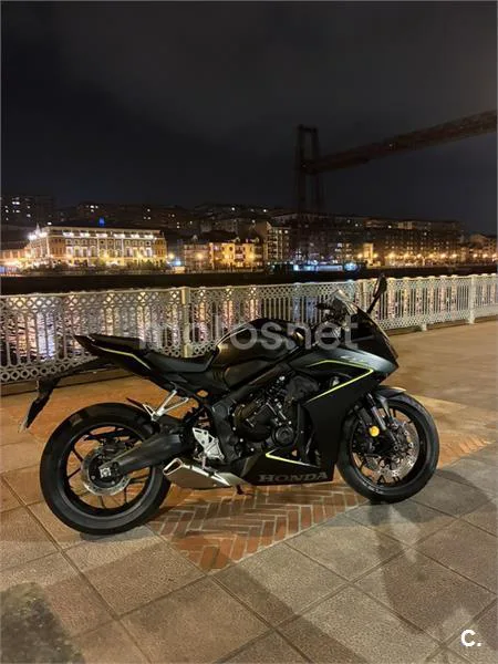 Honda CBR650R E-Clutch - Vista 6