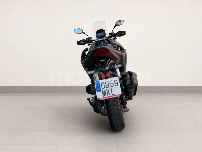 Honda ADV350 - Vista 12