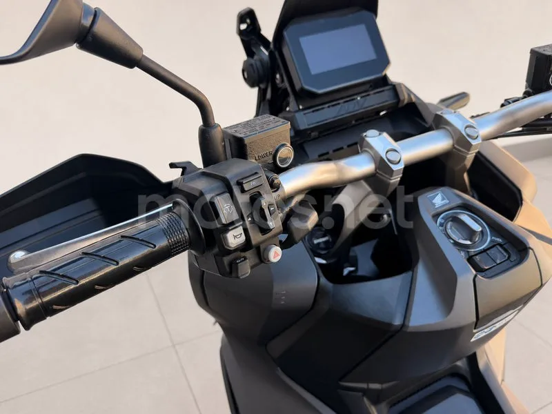 Honda ADV350 - Vista 13