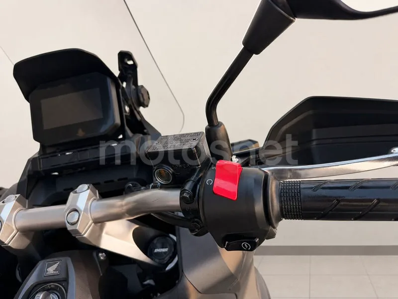 Honda ADV350 - Vista 15