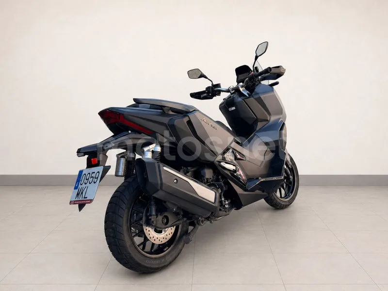 Honda ADV350 - Vista 16