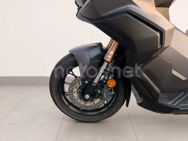 Honda ADV350 - Vista 9