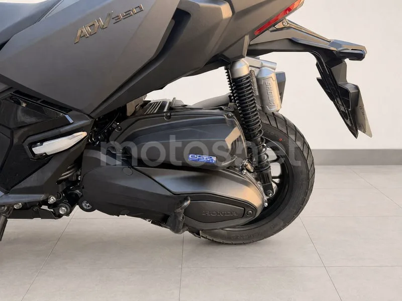 Honda ADV350 - Vista 10