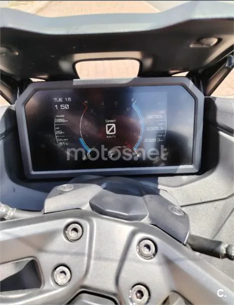 Yamaha TMAX - Vista 7
