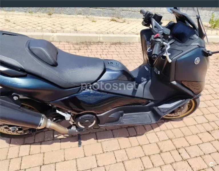 Yamaha TMAX - Vista 10