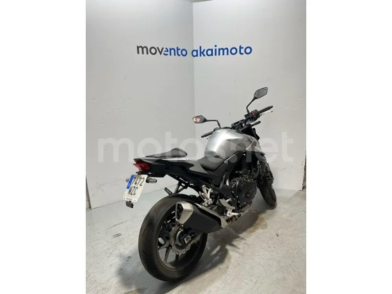 Honda CB750 Hornet - Vista 3