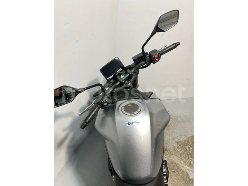 Honda CB750 Hornet - Vista 4