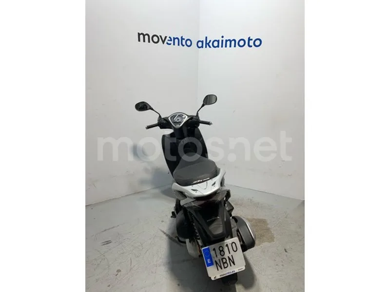 Honda SH125i - Vista 6