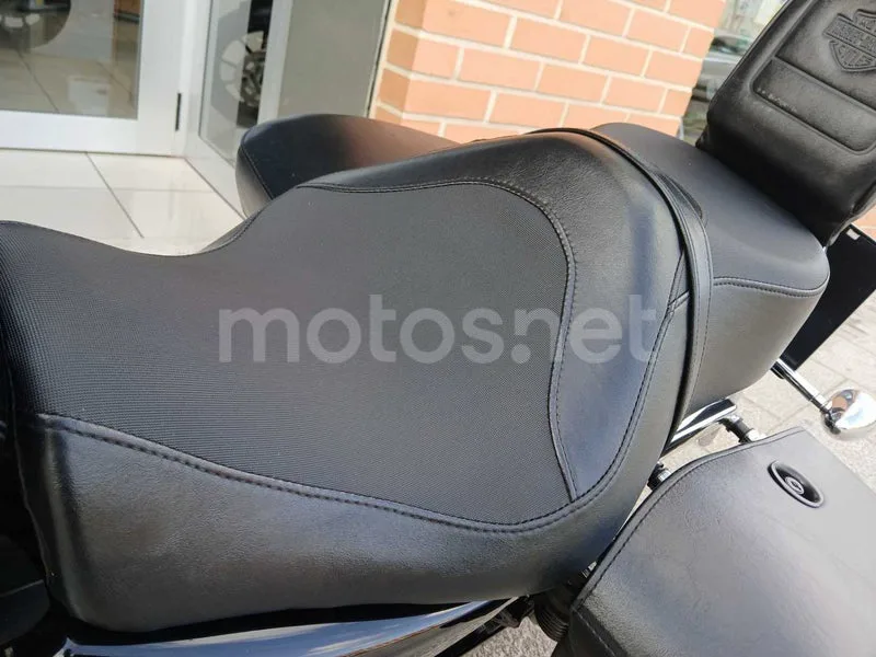 Harley-Davidson SuperLow - Vista 13