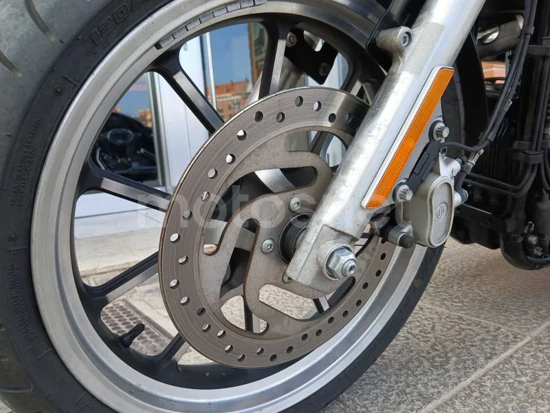 Harley-Davidson SuperLow - Vista 9