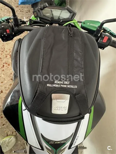 Kawasaki Z800 - Vista 3