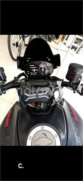 Ducati Monster - Vista 3