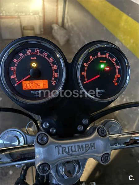 Triumph Bonneville T100 - Vista 6