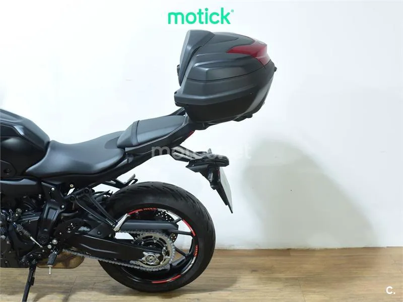 Yamaha MT-07 - Vista 9