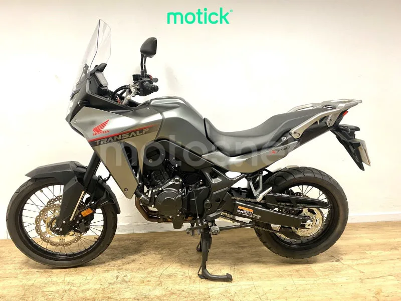 Honda XL750 Transalp - Vista 6